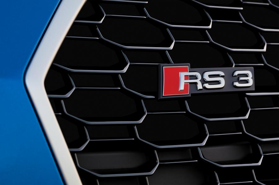 Логотип Audi RS3 Sportback (8V) 2017 года  (WW) (фото 36 из 40)